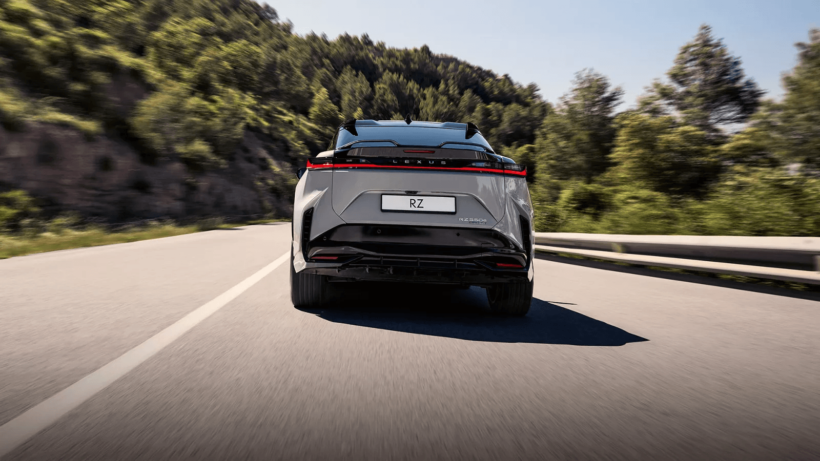 DELIVERING THE LEXUS DRIVING SIGNATURE